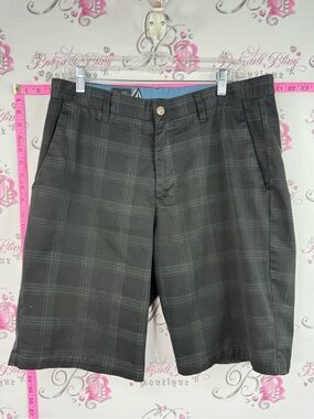 Volcom shorts plaid Men's Dark Gray Plaid Flat-Front Shorts